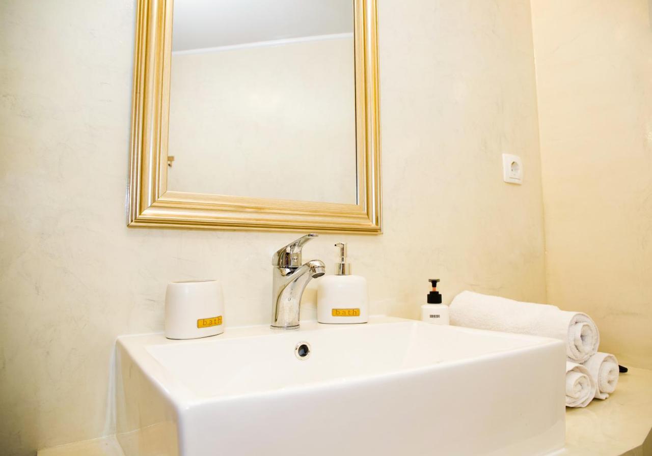 Praxitelis Luxury Apartments أثينا المظهر الخارجي الصورة